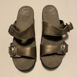 Gray Dansko Sophie Silver Metallic Strappy Slip On 39 M Sandals